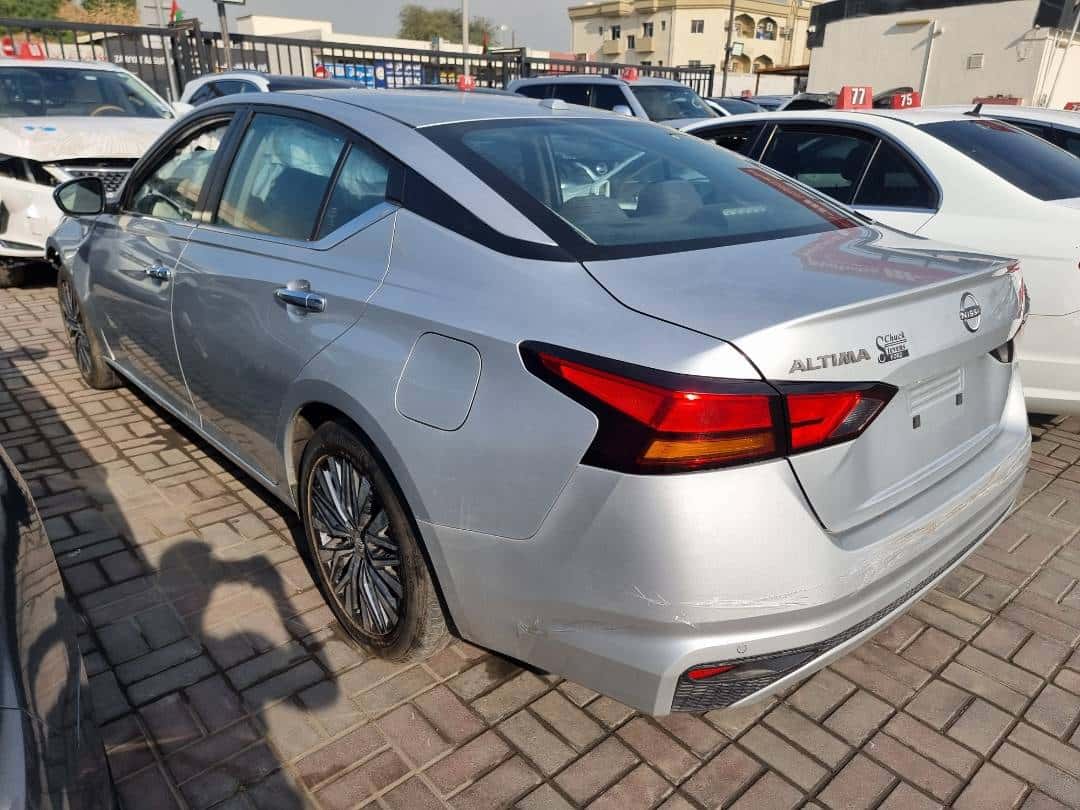 NISSAN ALTIMA - Exterior