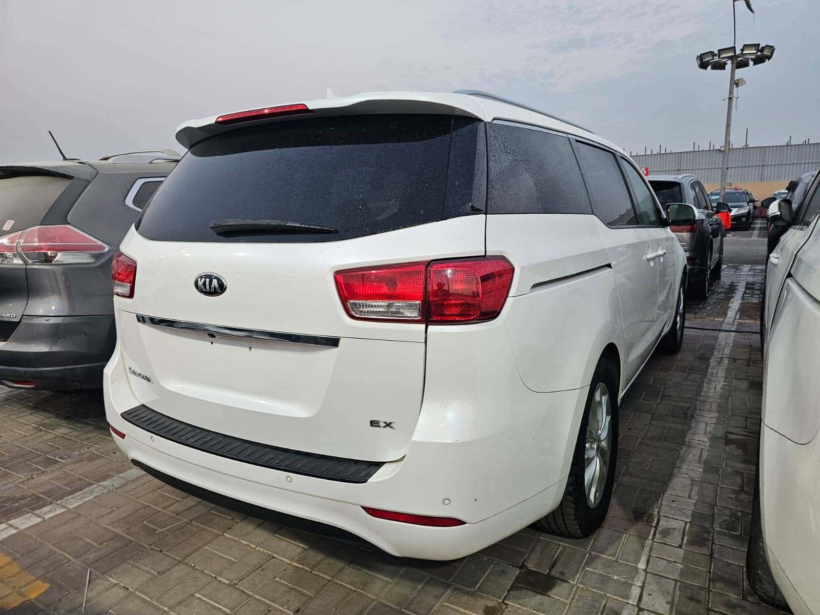 Kia Sedona 2016 thumbnail 6