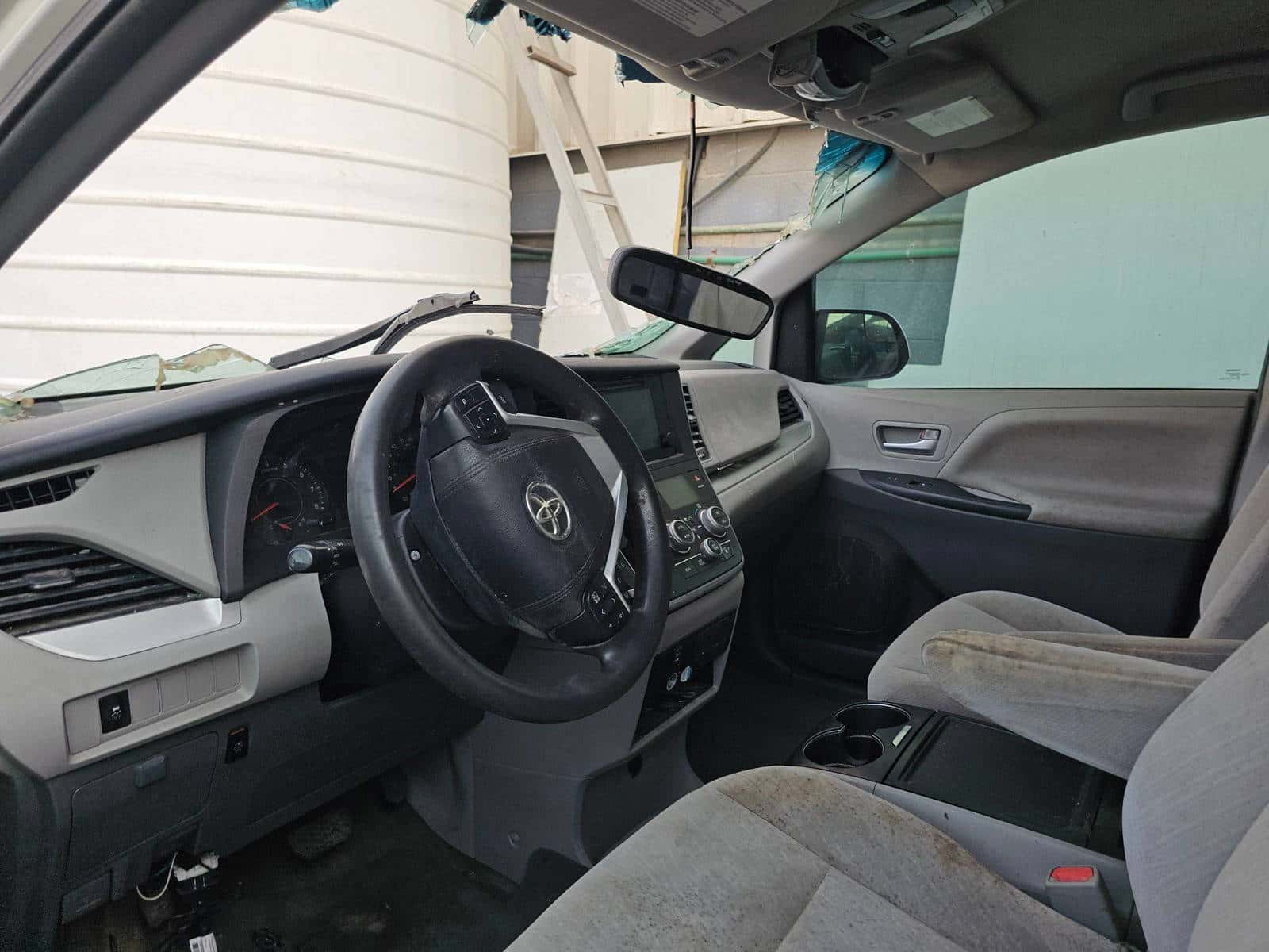 Toyota Sienna 2017 thumbnail 6