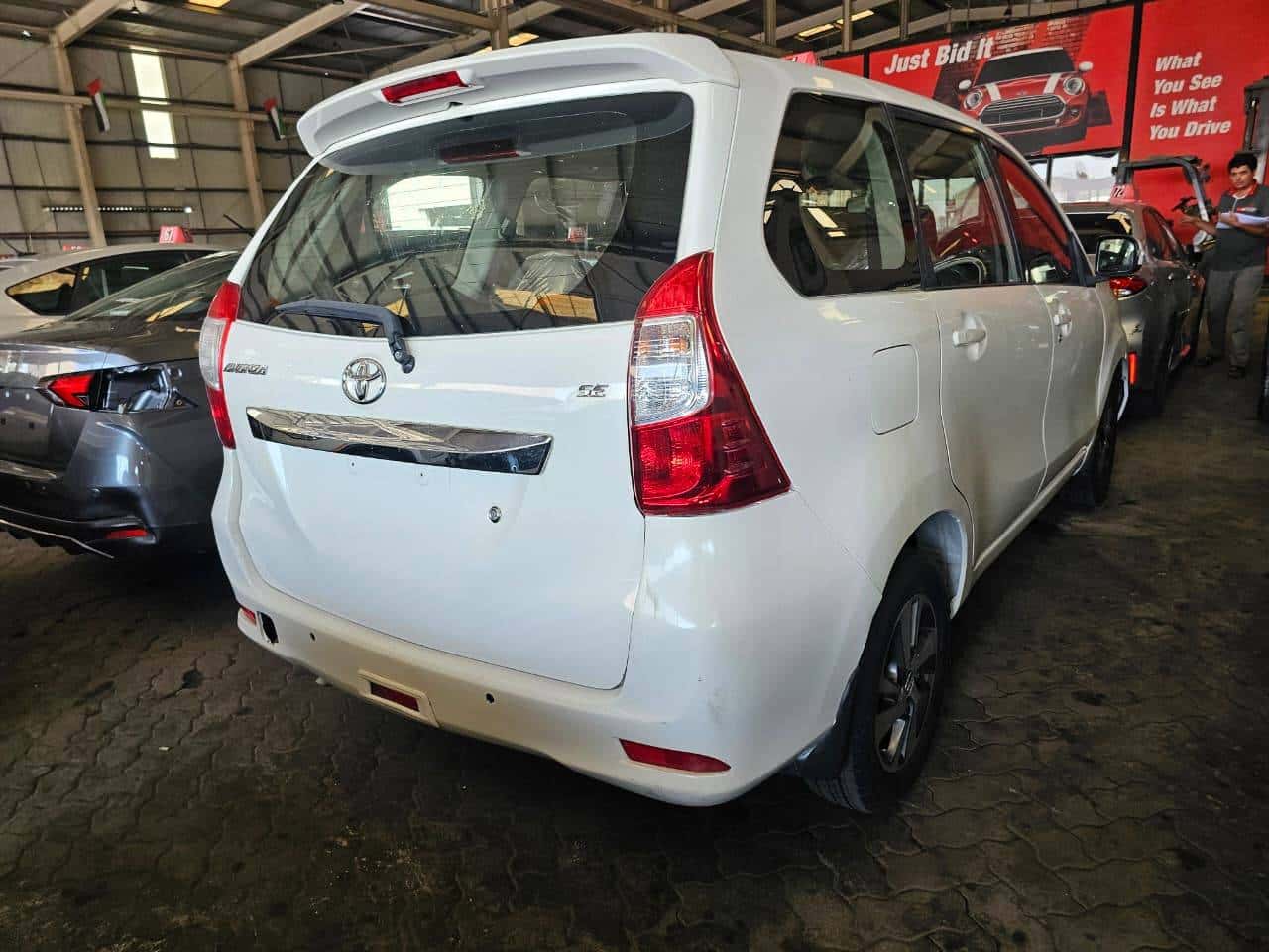Toyota AVANZA 2017 thumbnail 4