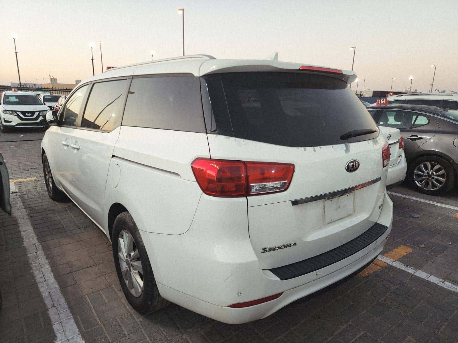 Kia Sedona 2016 thumbnail 1