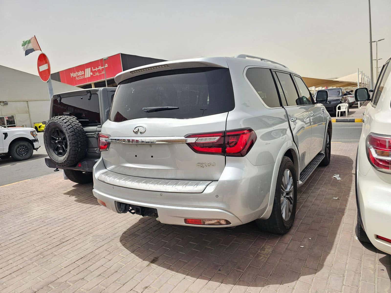 INFINITI QX80 2019 thumbnail 3