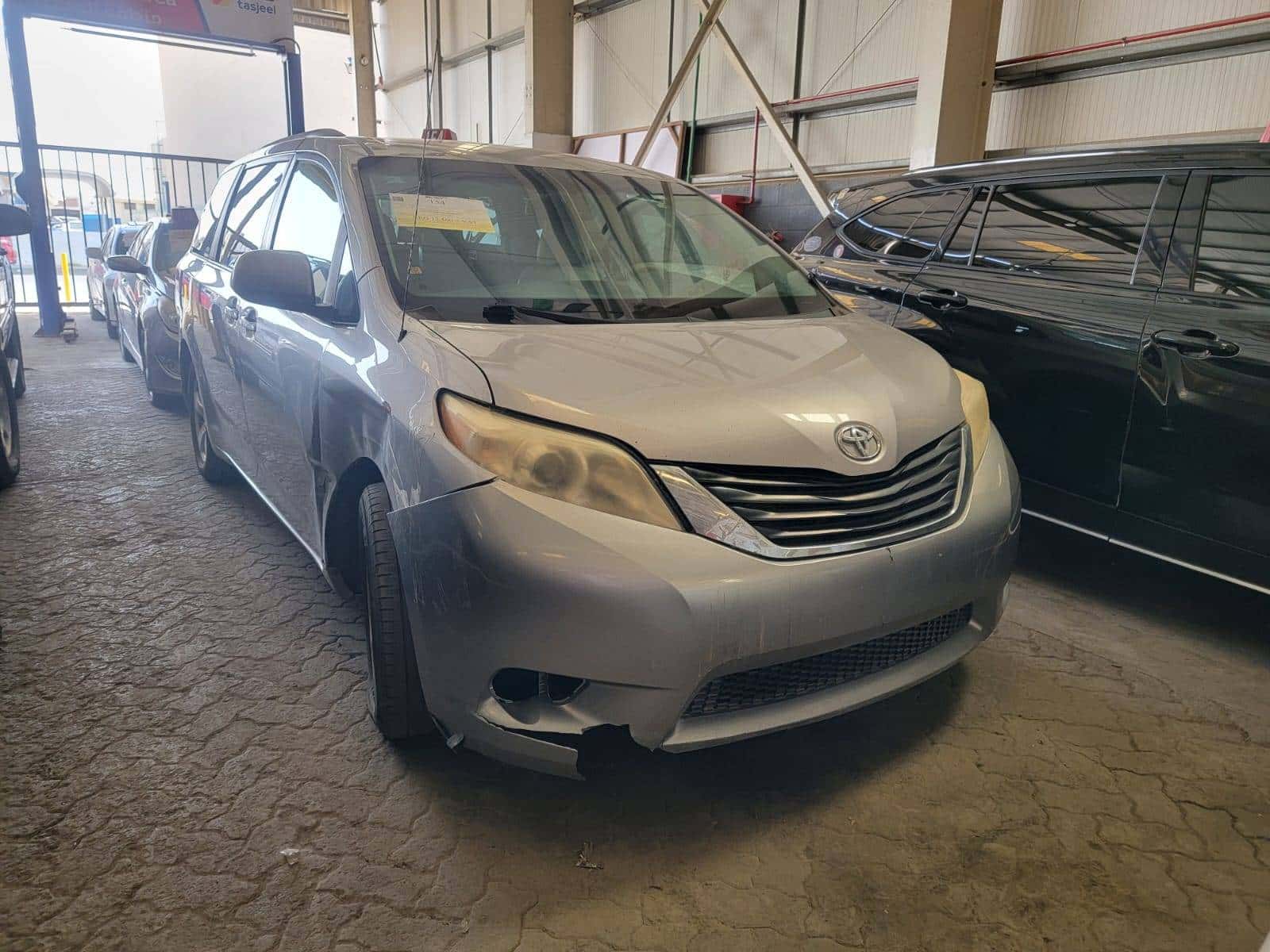 Toyota Sienna 2011 thumbnail 1
