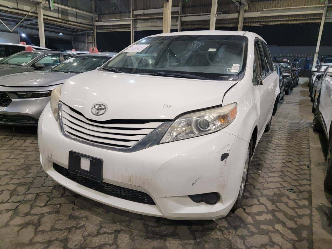 TOYOTA SIENNA - Exterior