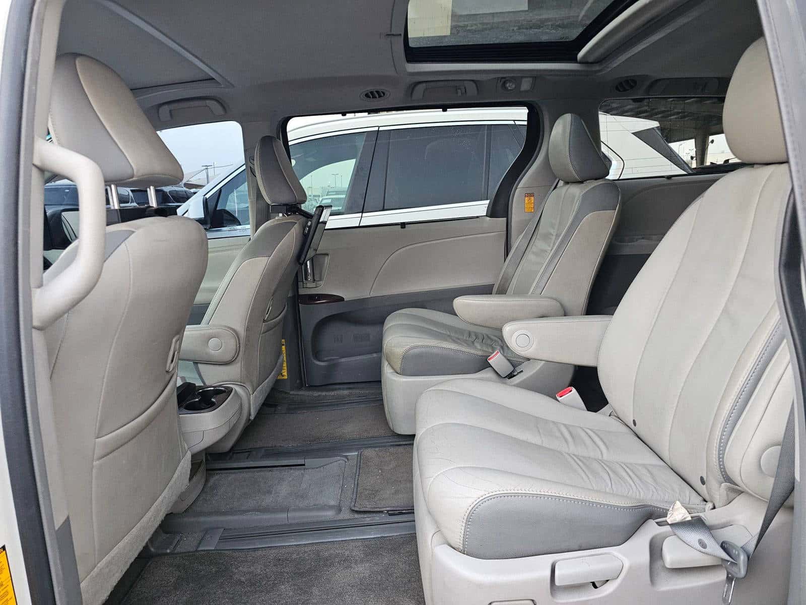 TOYOTA SIENNA 2014 thumbnail 7