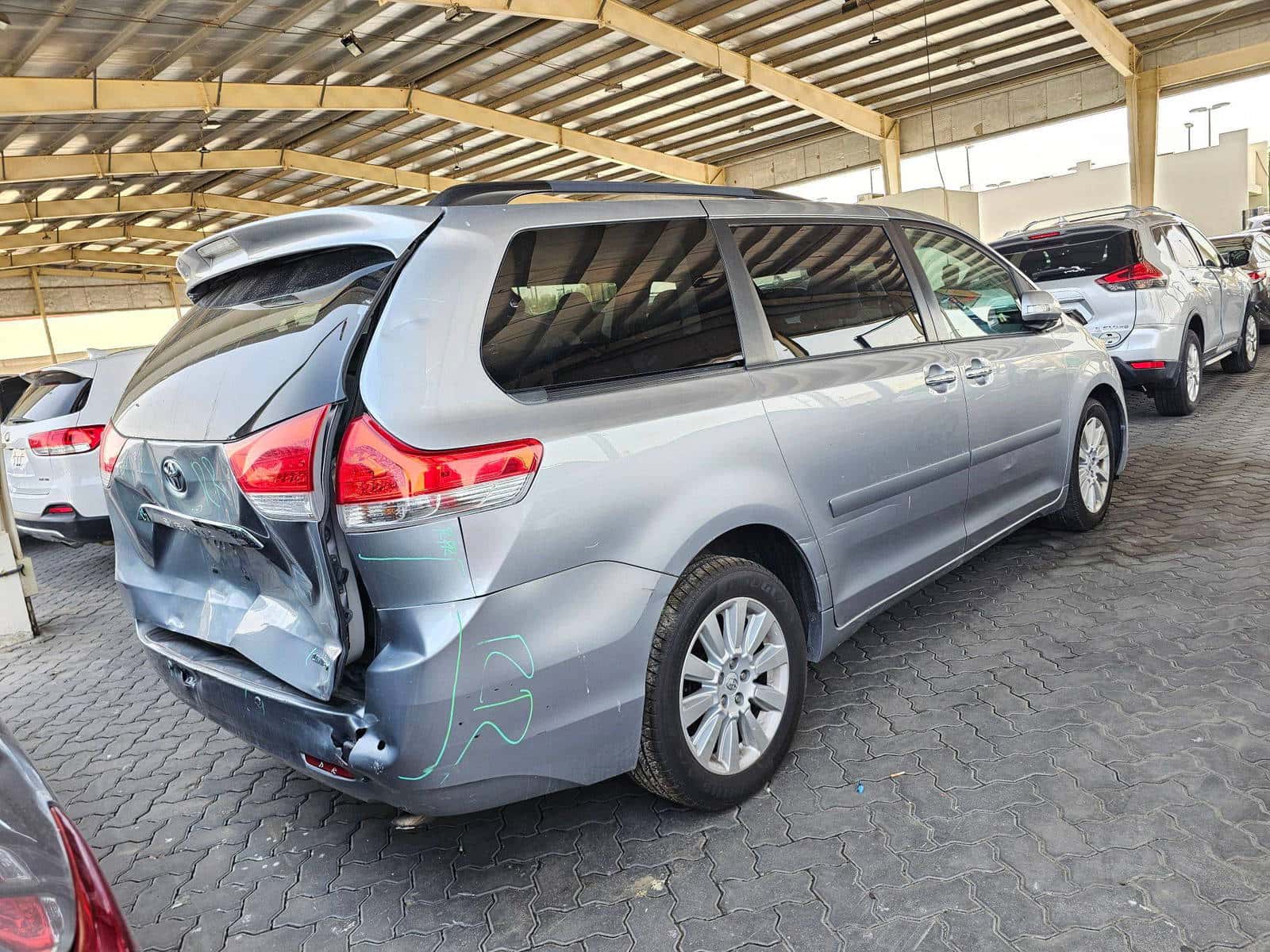 TOYOTA SIENNA - Exterior