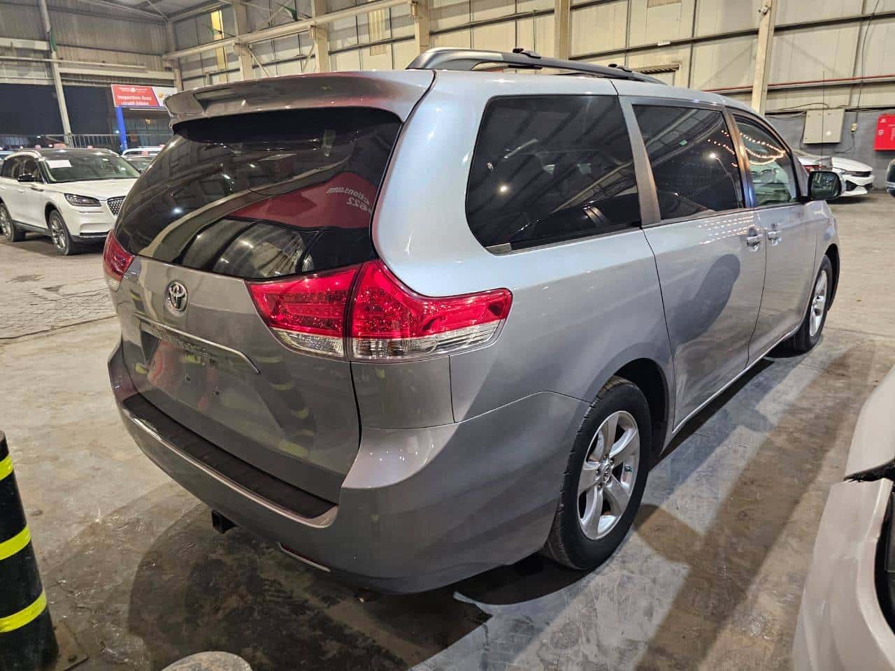 Toyota Sienna 2014 thumbnail 5