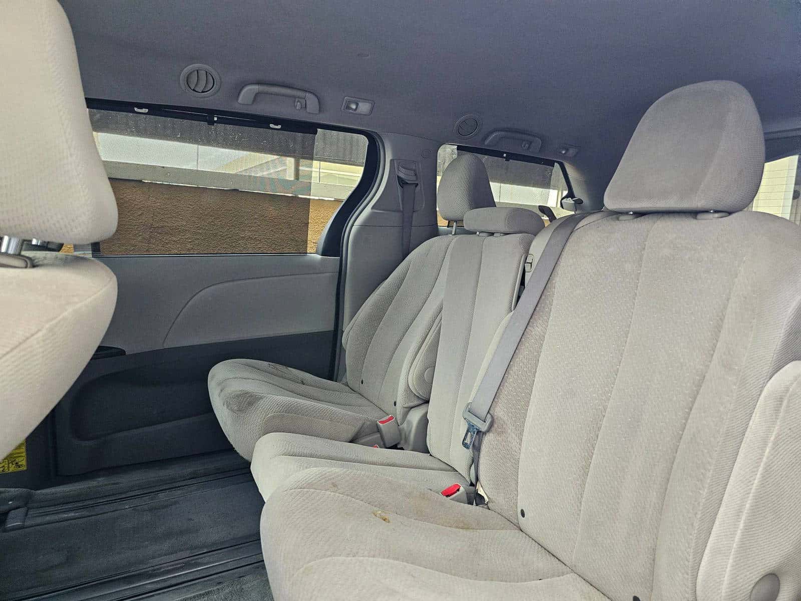 Toyota Sienna 2011 thumbnail 6