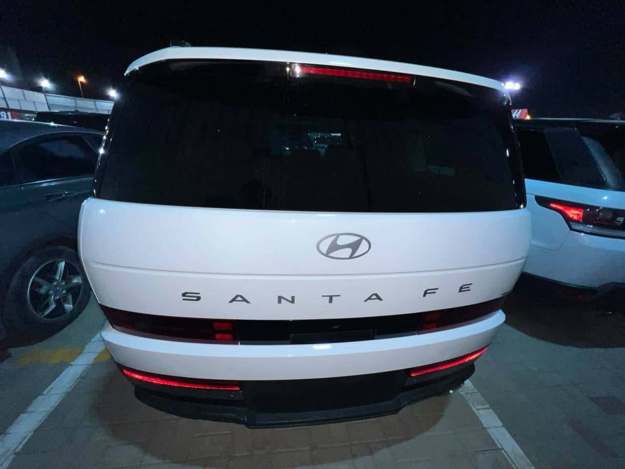 Hyundai SANTA FE LIMITED 2025 thumbnail 5
