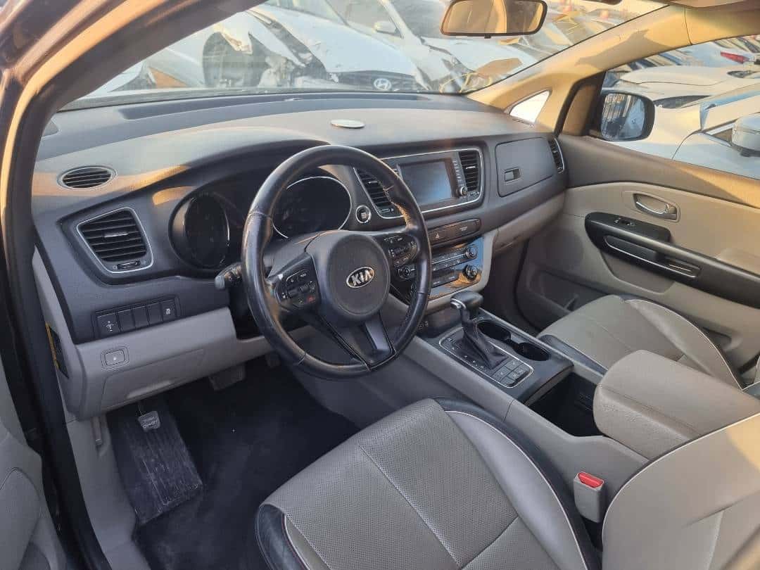 KIA SEDONA 2017 thumbnail 6