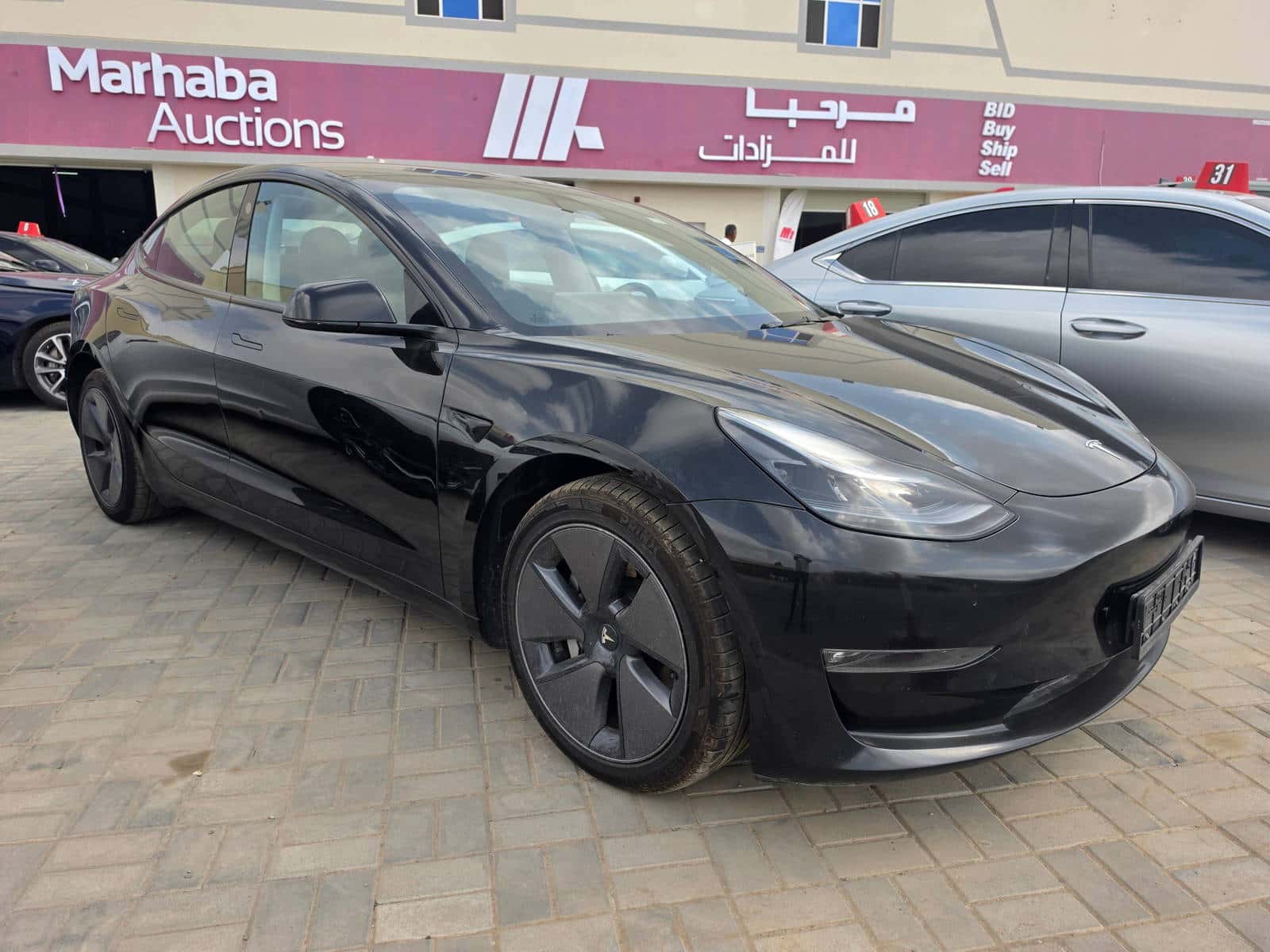 Tesla Model 3 2023 thumbnail 2