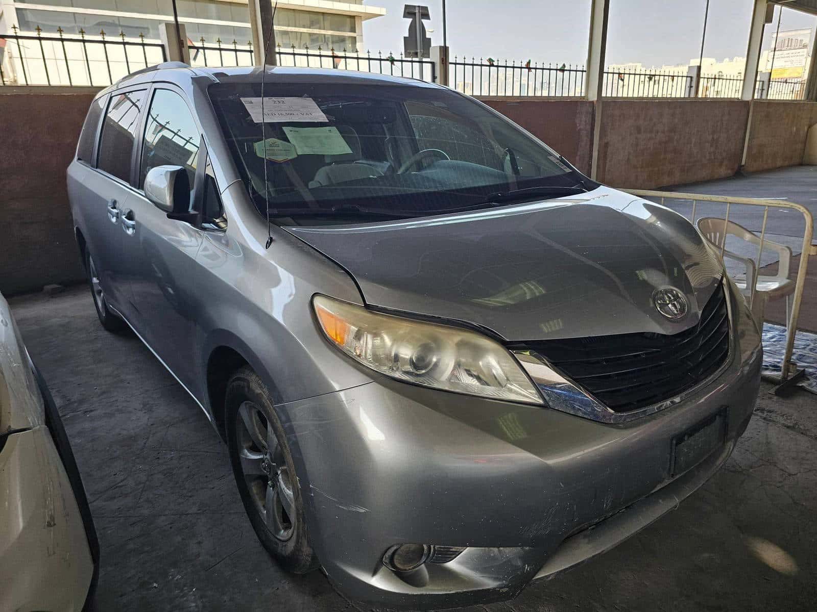 TOYOTA SIENNA 2011 thumbnail 2