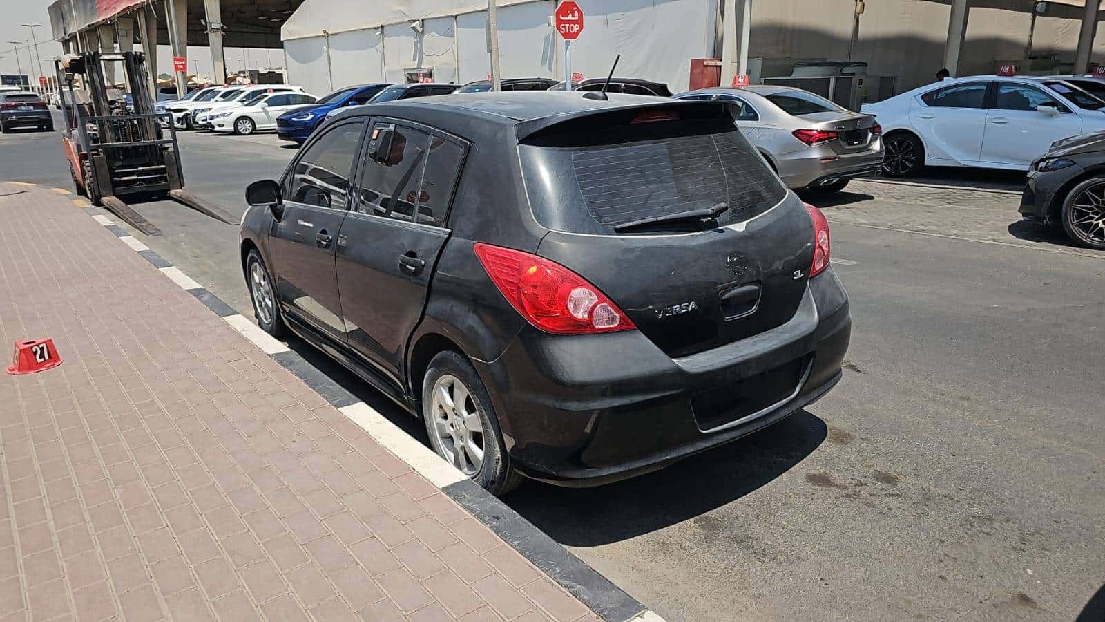 NISSAN VERSA 2011 thumbnail 2