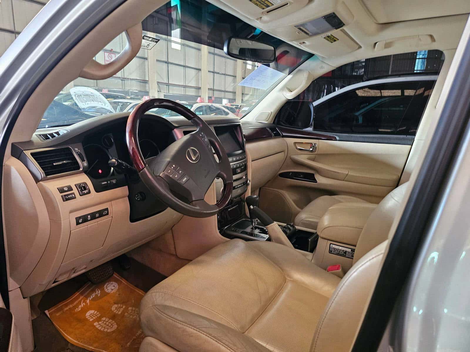 Lexus LX 570 2015 thumbnail 7
