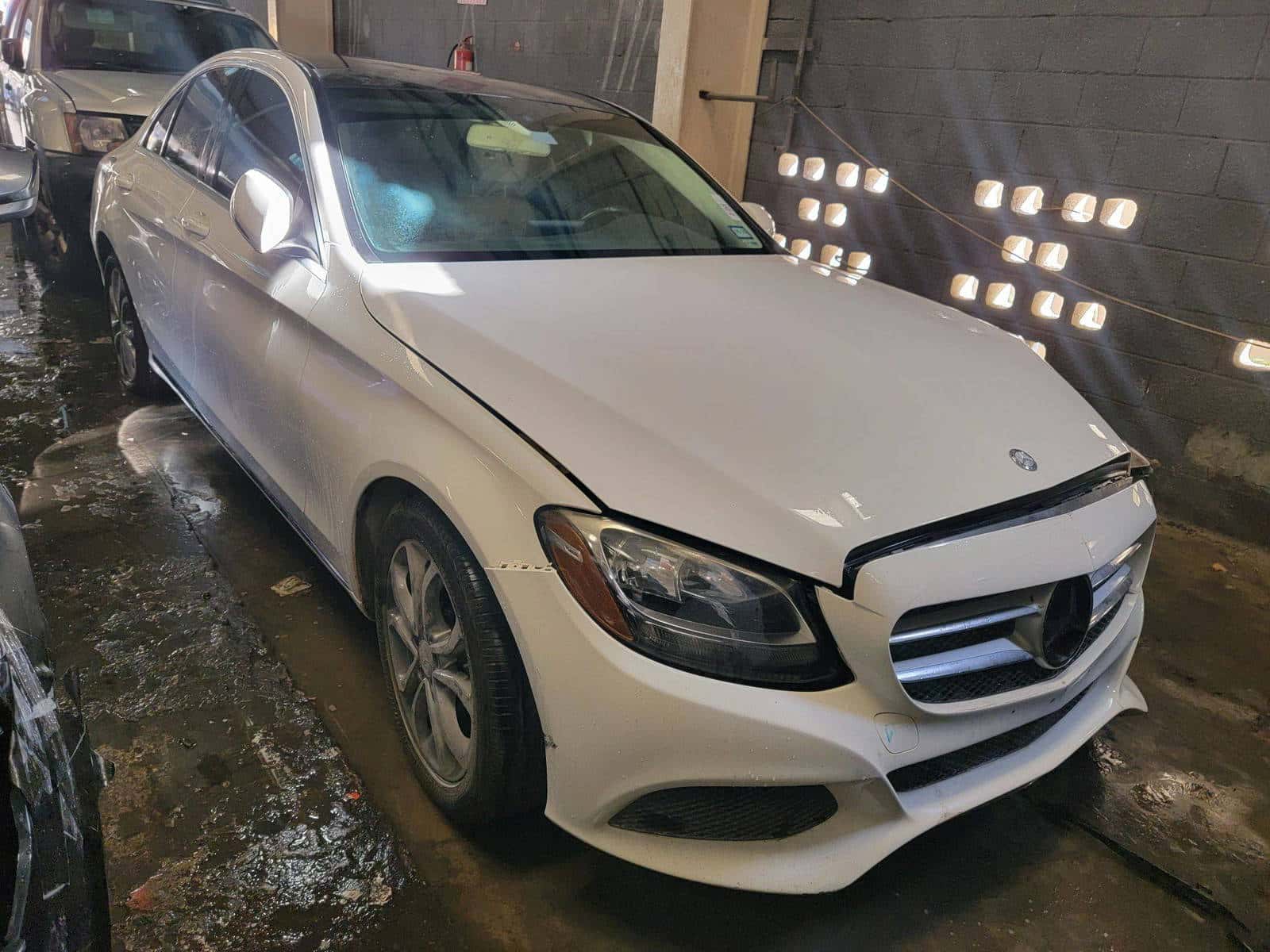 MERCEDES BENZ C300 - Exterior