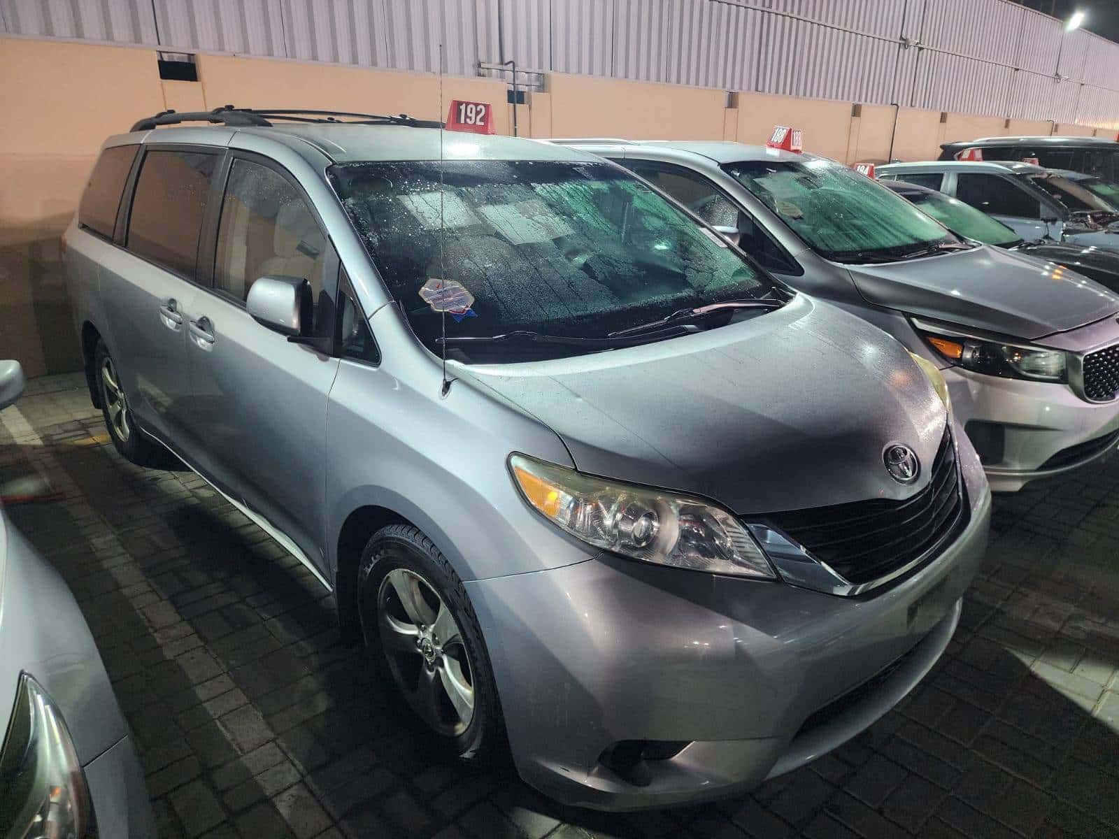 TOYOTA SIENNA 2011 thumbnail 3
