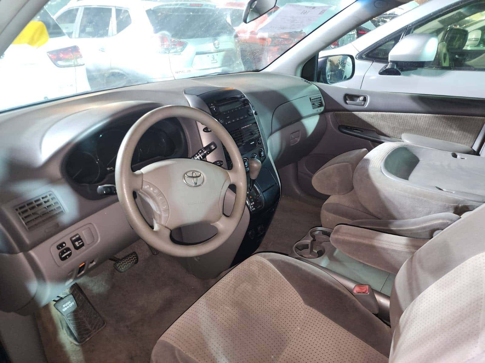 TOYOTA SIENNA 2010 thumbnail 6