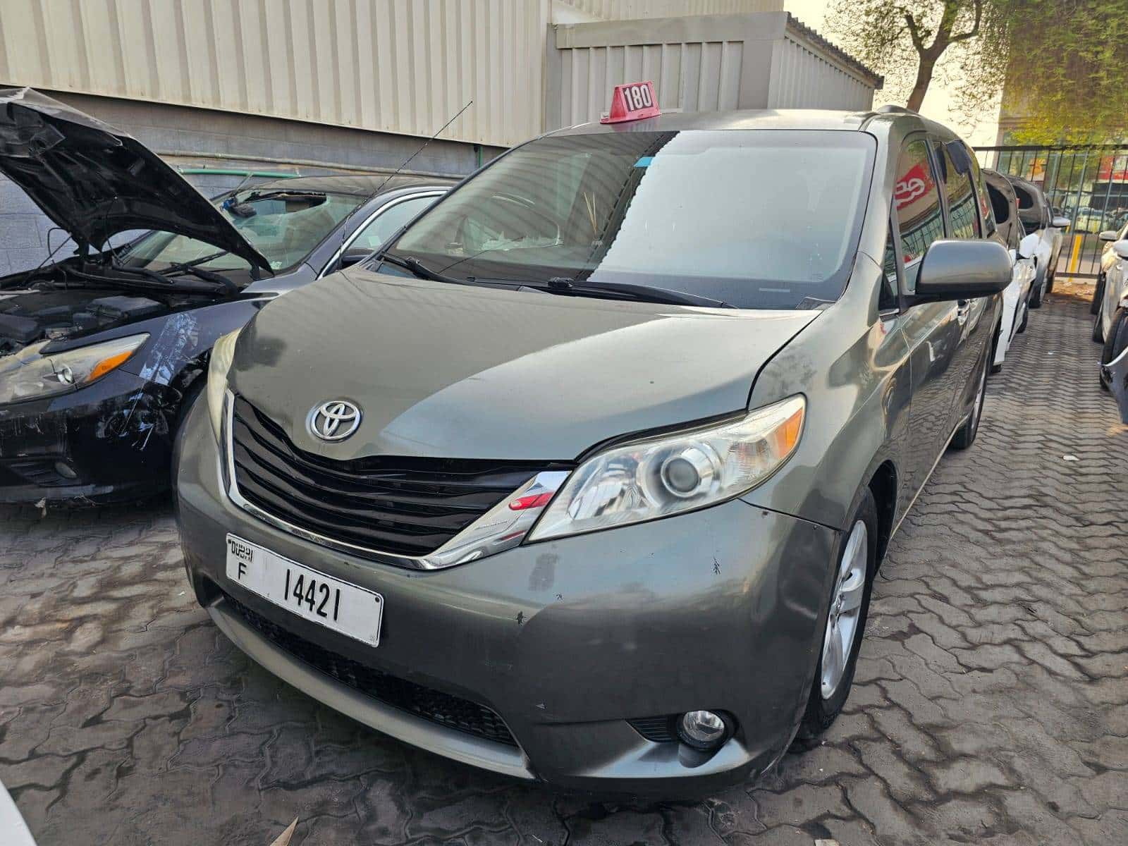 Toyota Sienna 2013 thumbnail 1