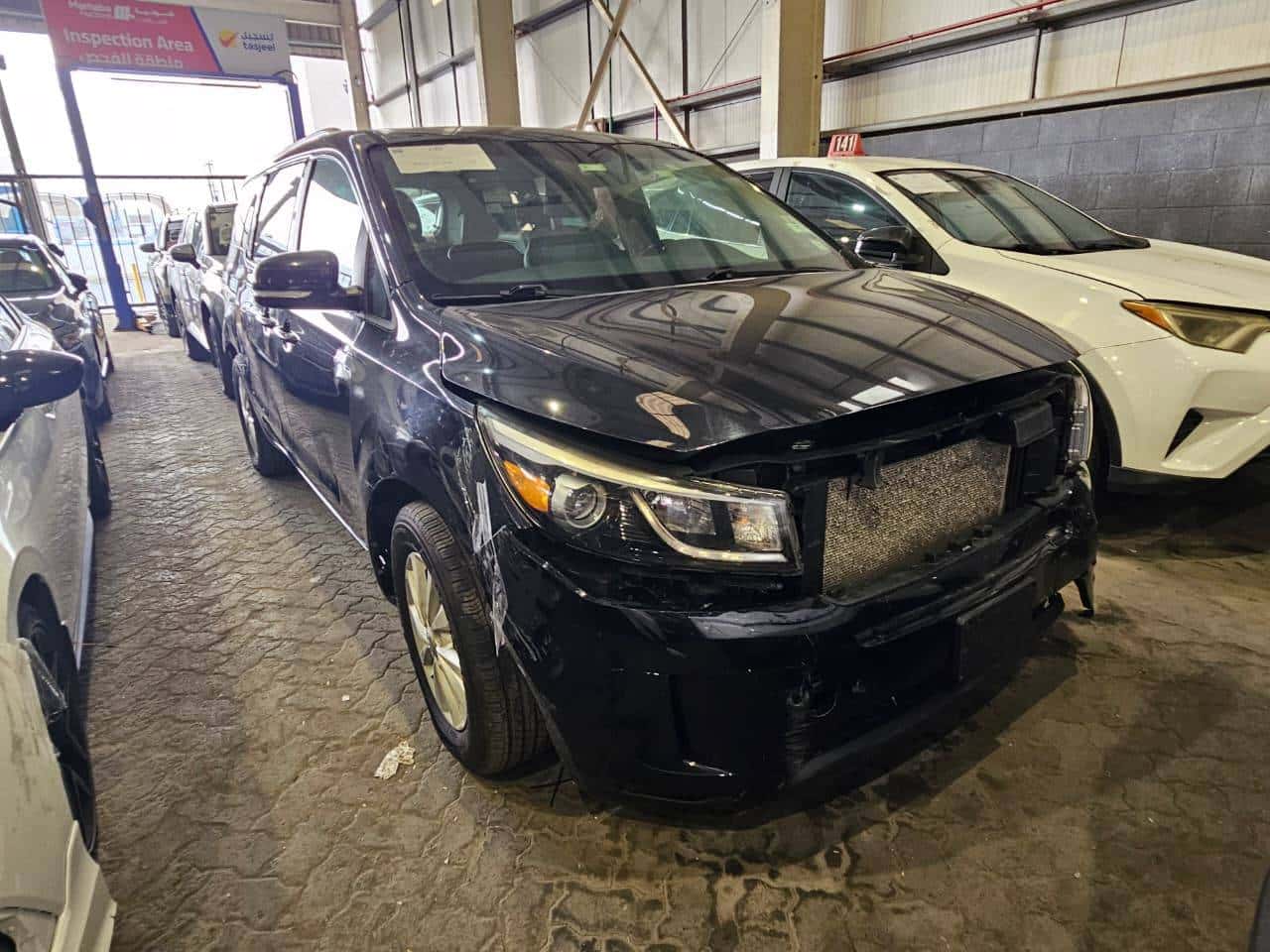 Kia Sedona 2017 thumbnail 3