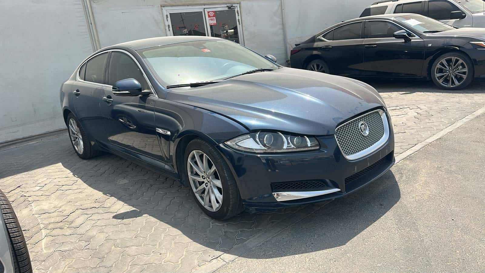 Jaguar XF 2012 thumbnail 4