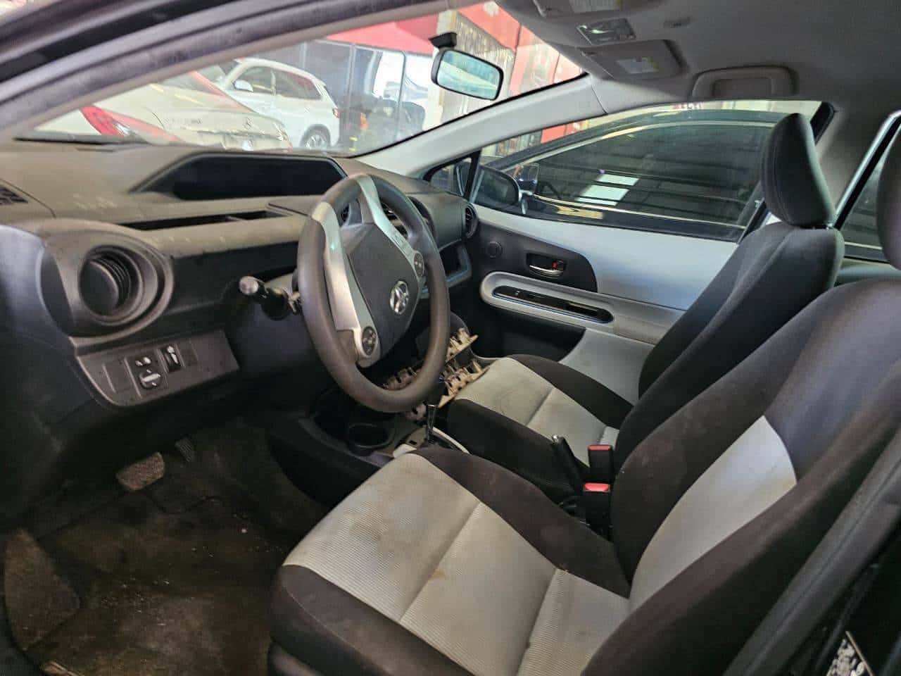 Toyota Prius C 2013 thumbnail 7