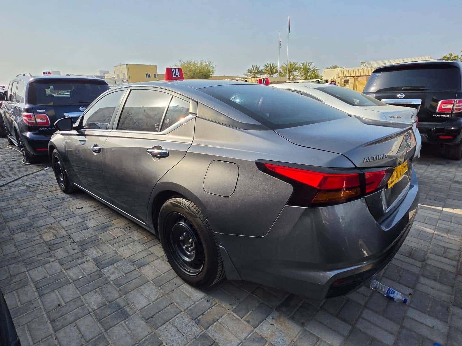 Nissan Altima 2023 thumbnail 5