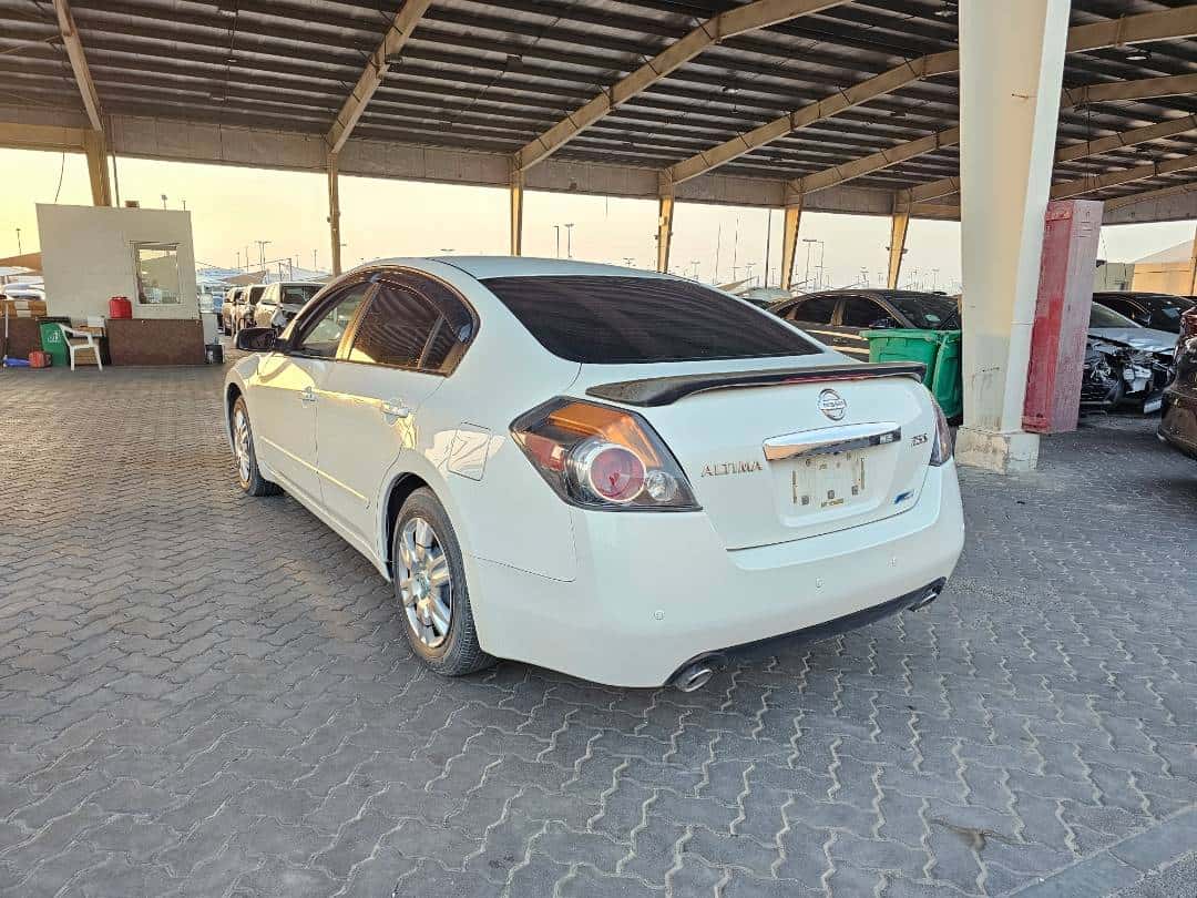 NISSAN ALTIMA - Exterior