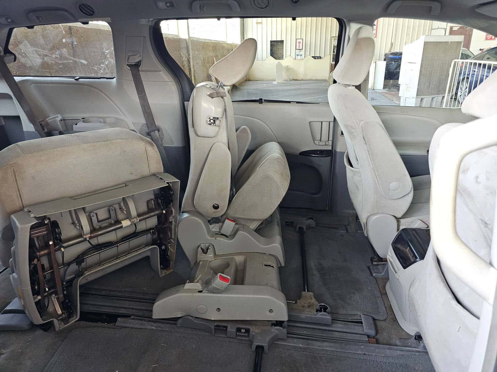 TOYOTA SIENNA 2012 thumbnail 5