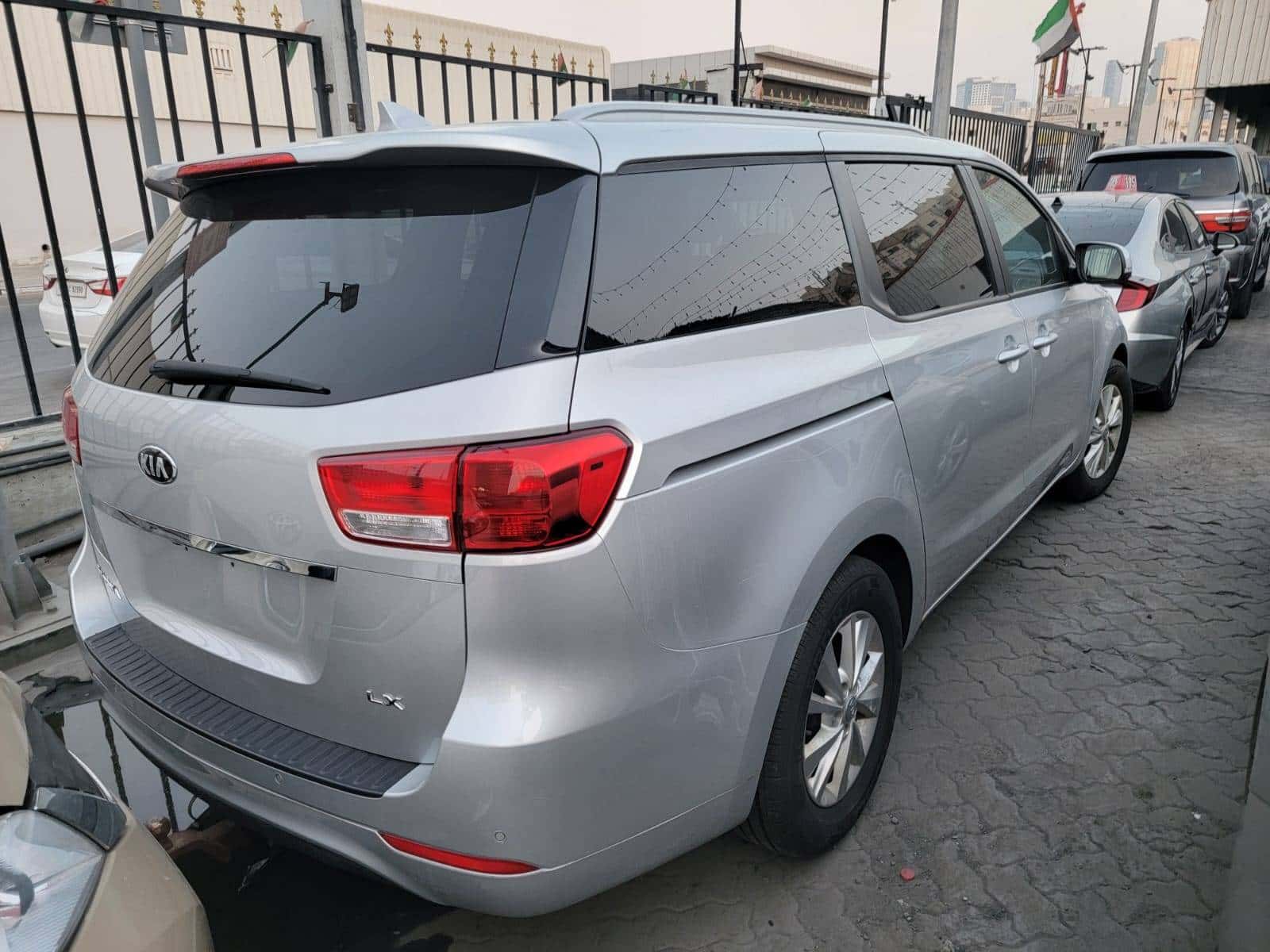 KIA SEDONA 2016 thumbnail 3