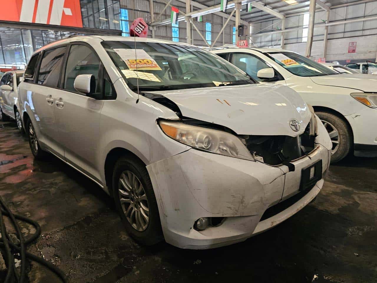 Toyota Sienna 2013 thumbnail 1