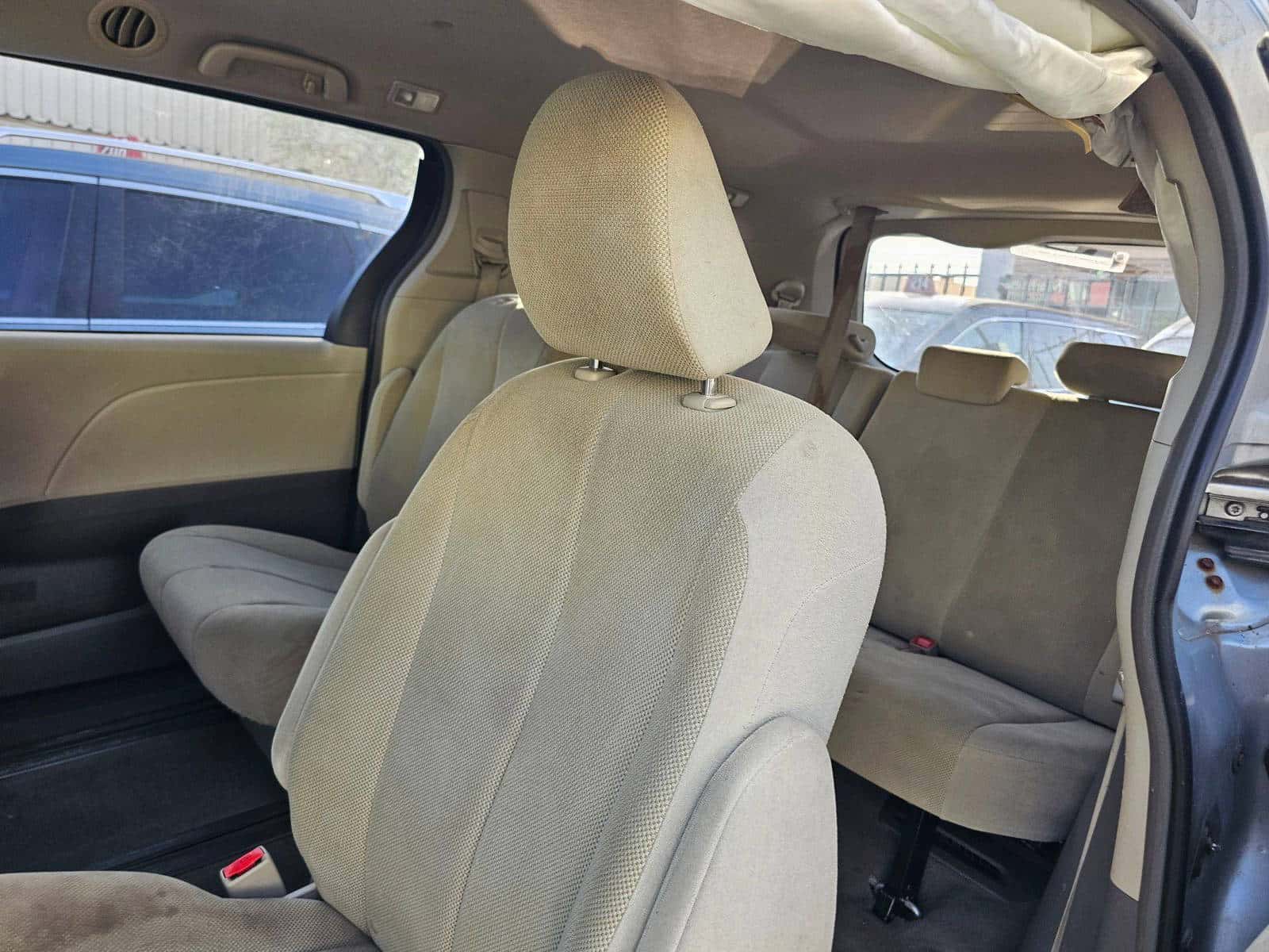 TOYOTA SIENNA 2011 thumbnail 6