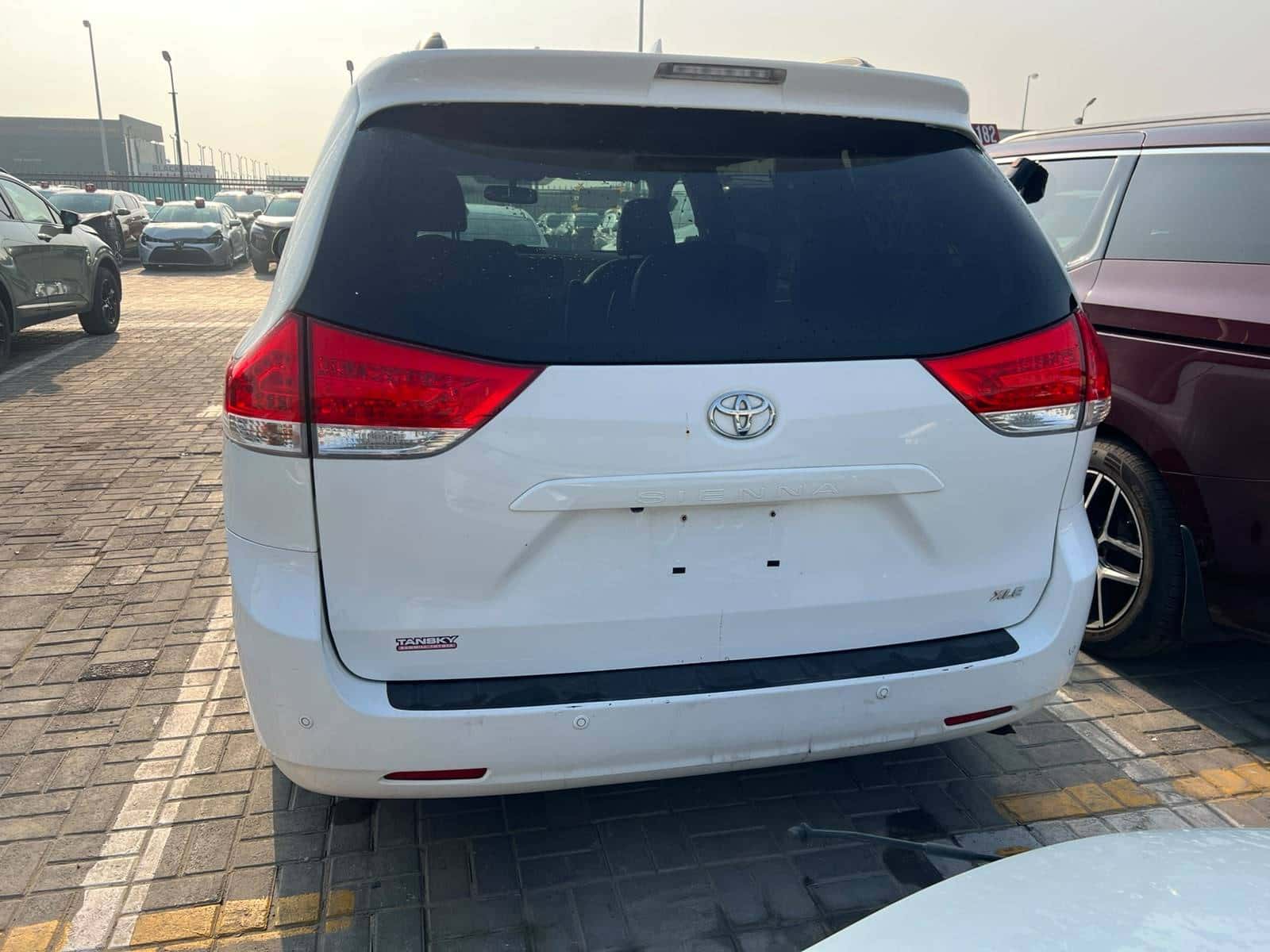 Toyota Sienna 2011 thumbnail 5