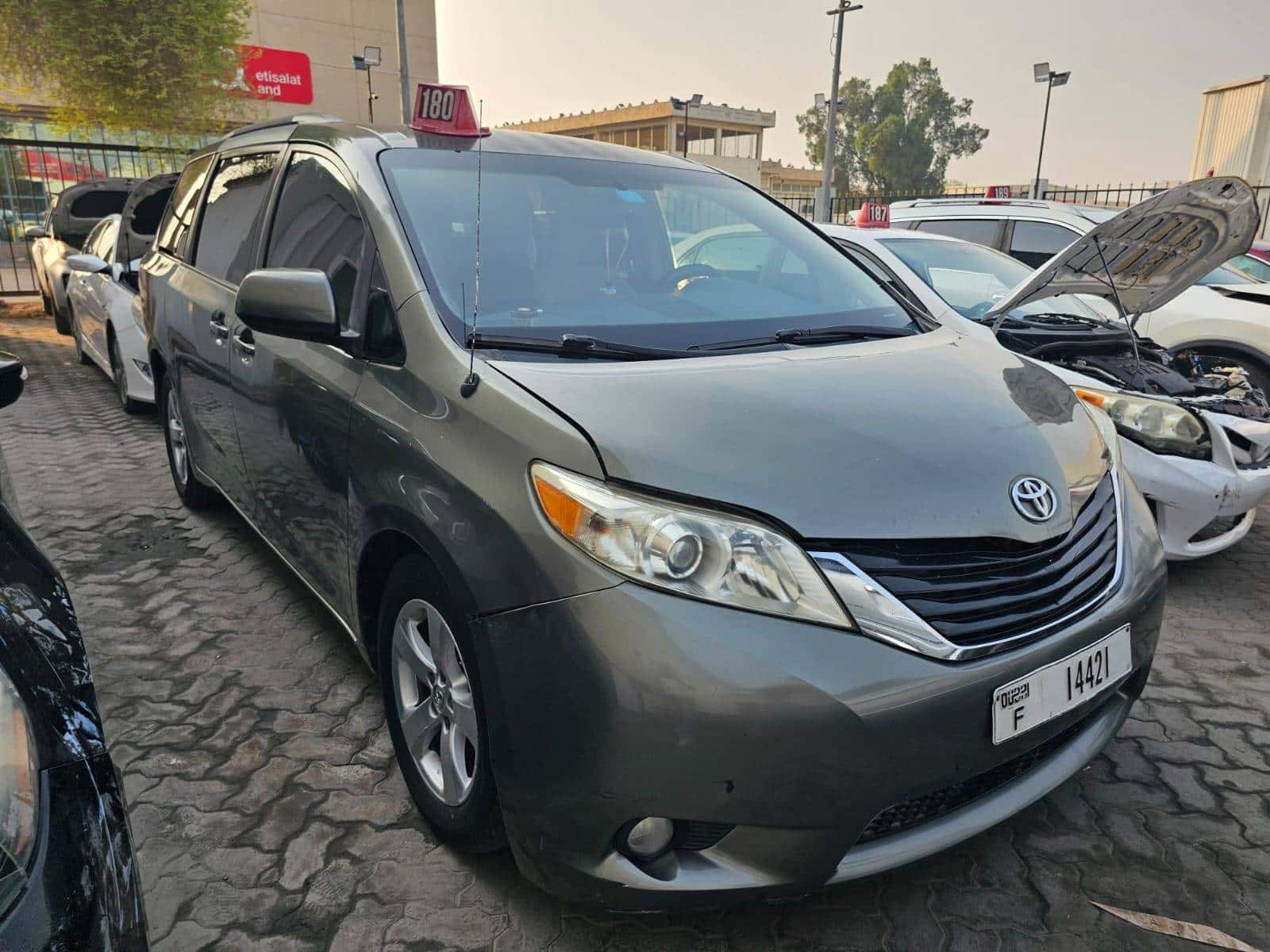 Toyota Sienna 2013 thumbnail 3
