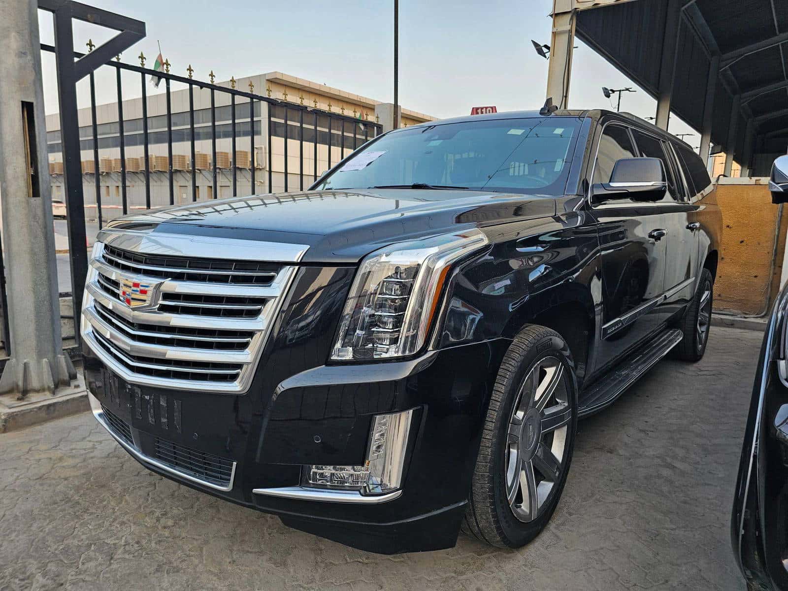 CADILLAC ESCALADE 2019 thumbnail 2