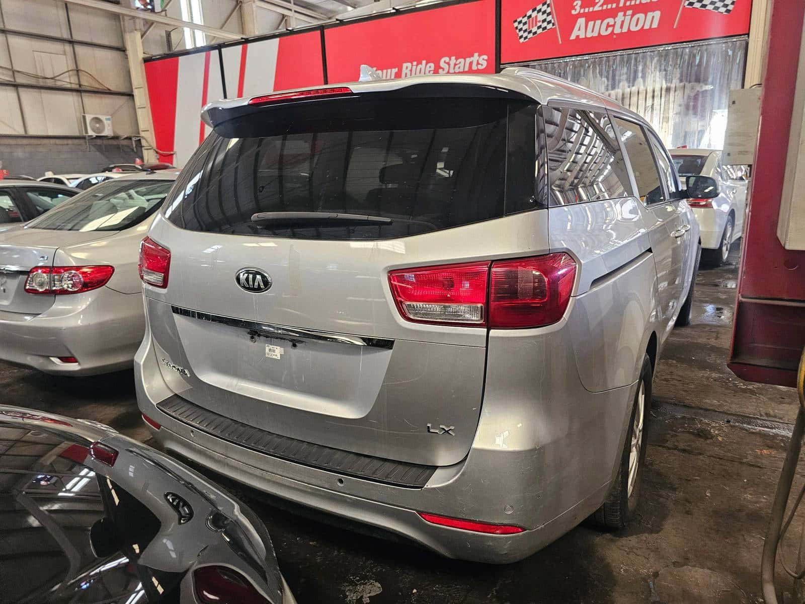Kia Sedona 2016 thumbnail 5