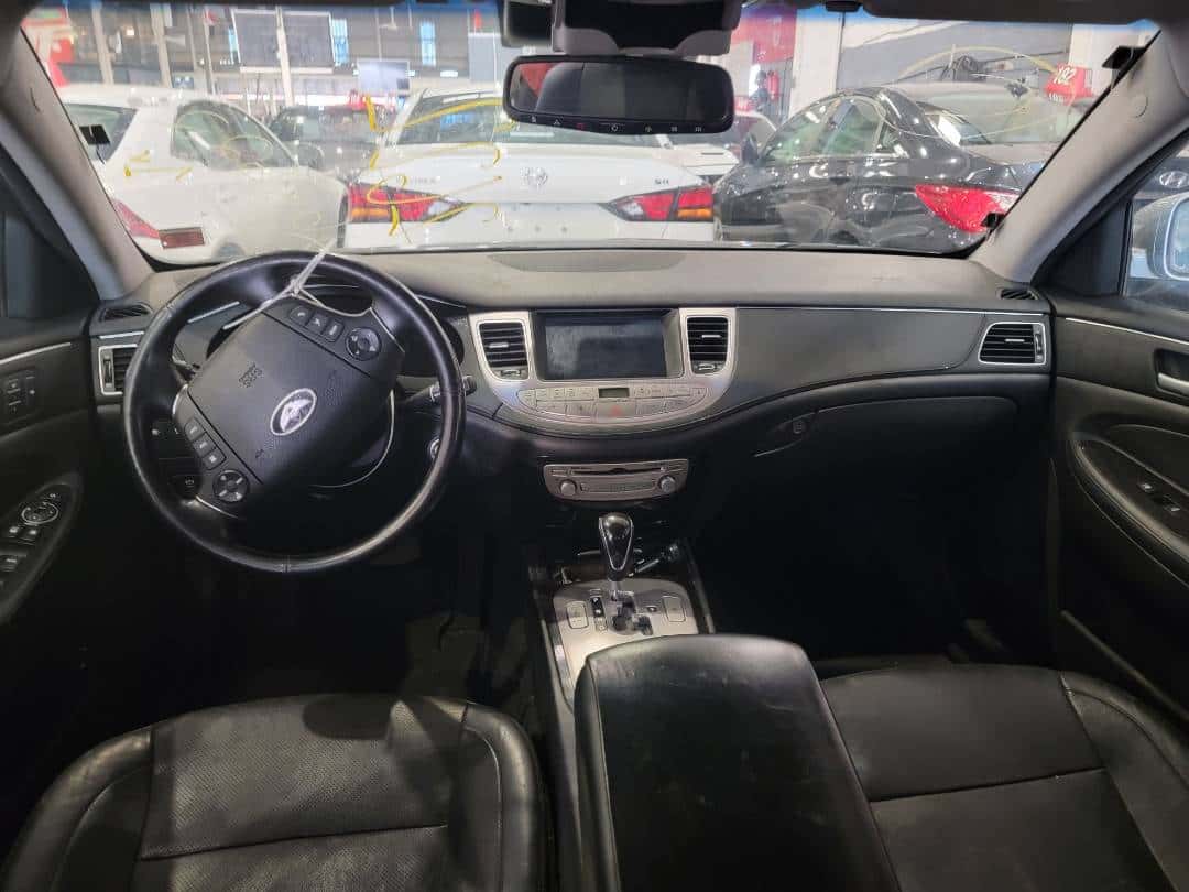 HYUNDAI GENESIS - Exterior
