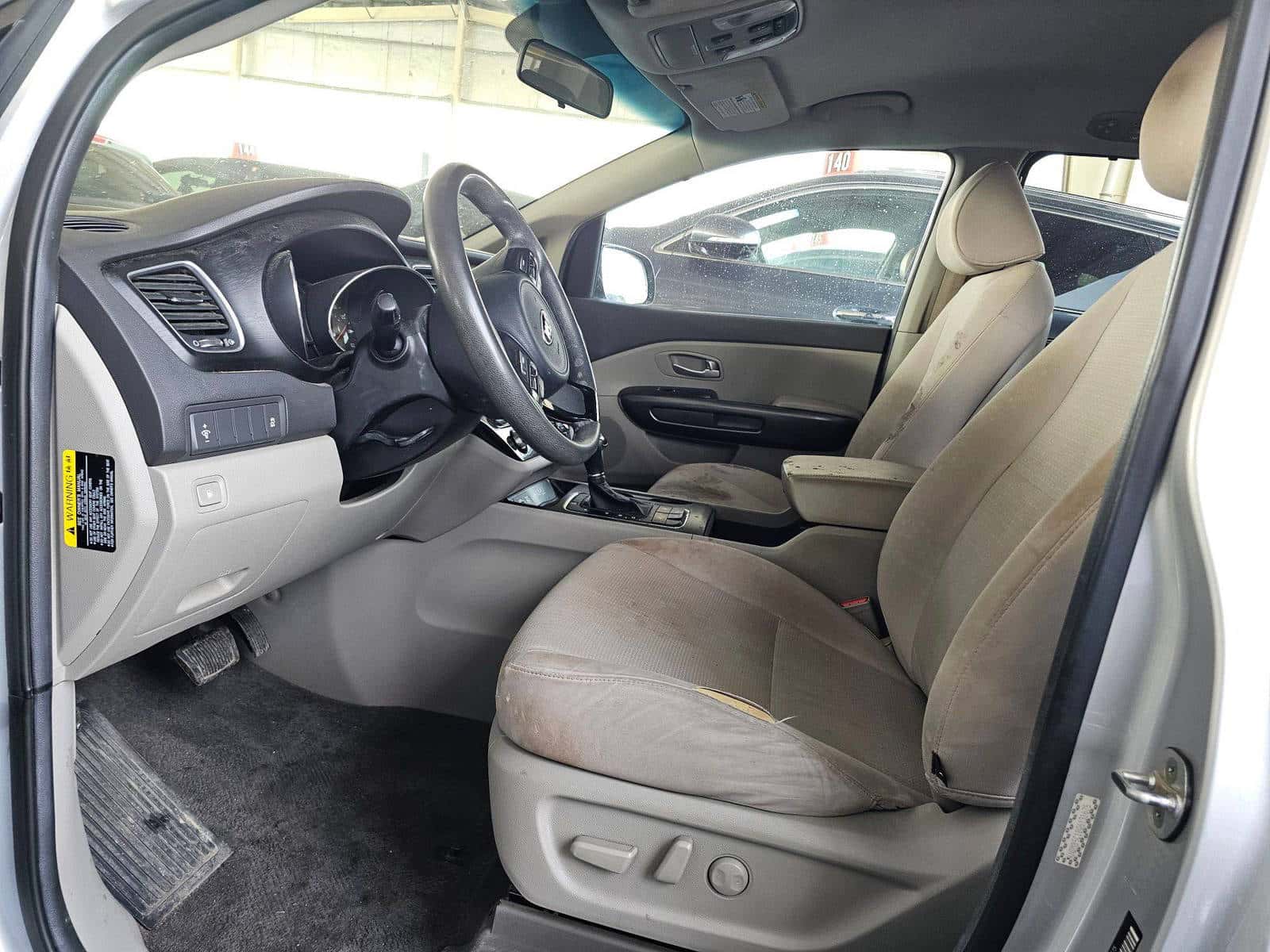 Kia Sedona 2016 thumbnail 6