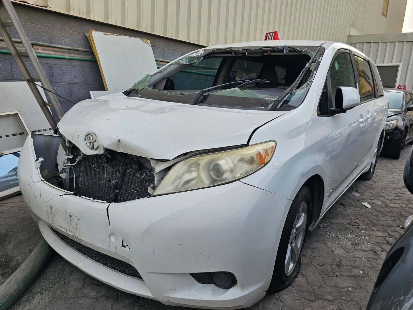 Toyota Sienna 2017 thumbnail 3