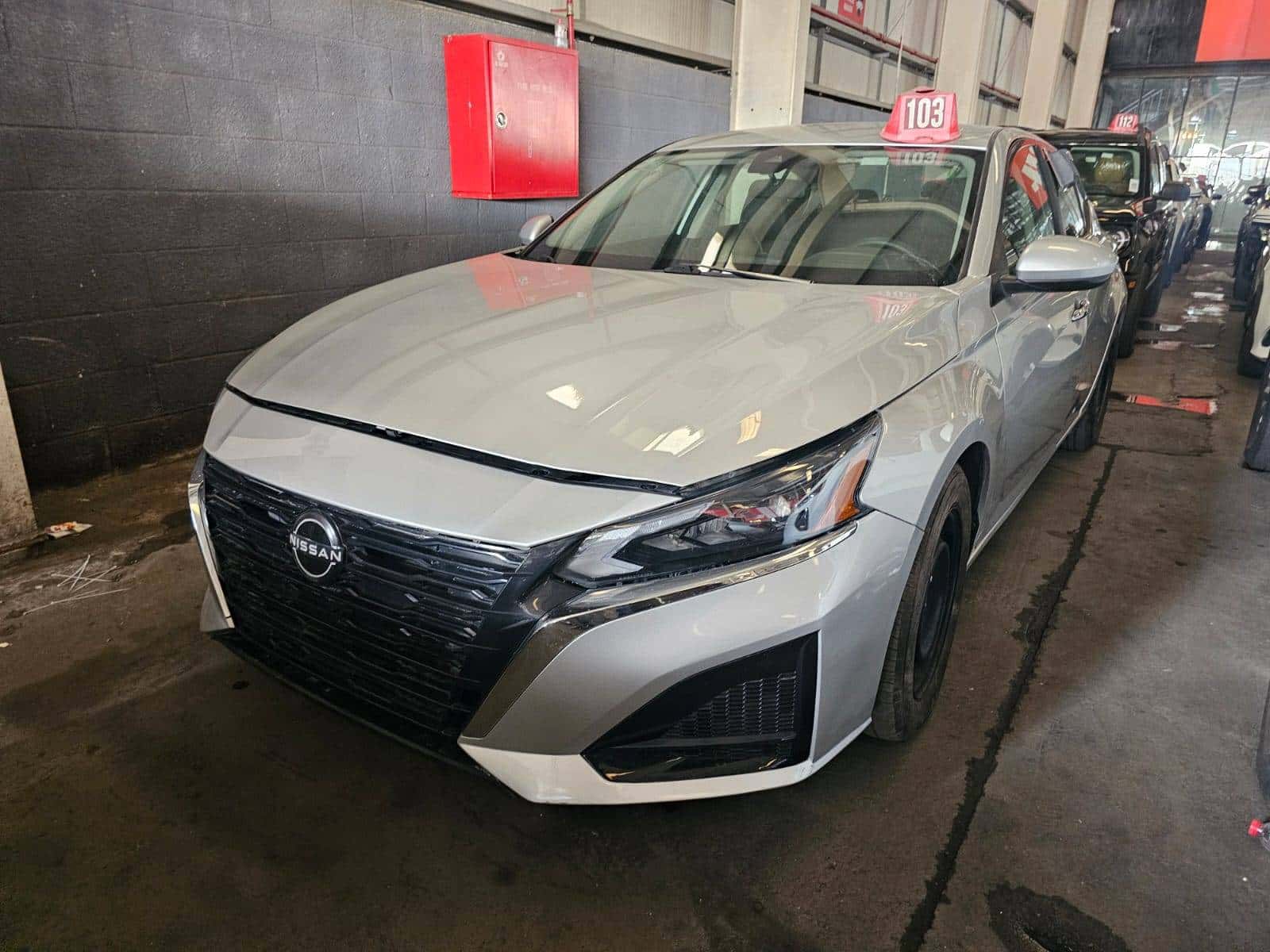 Nissan Altima 2023 thumbnail 2