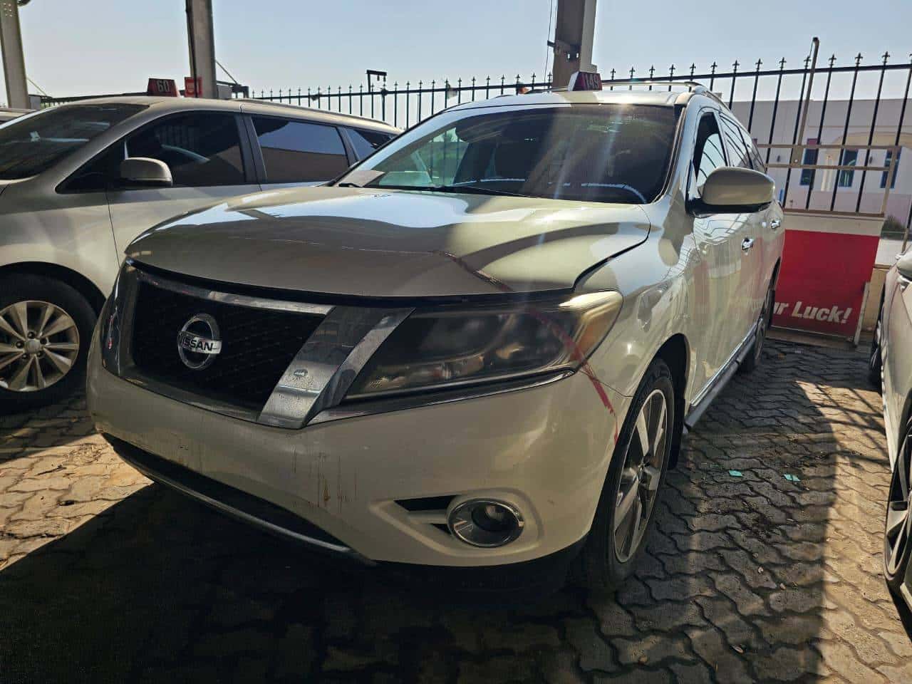 Nissan Pathfinder 2014 thumbnail 2