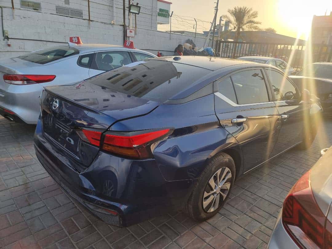 Nissan Altima 2019 thumbnail 2