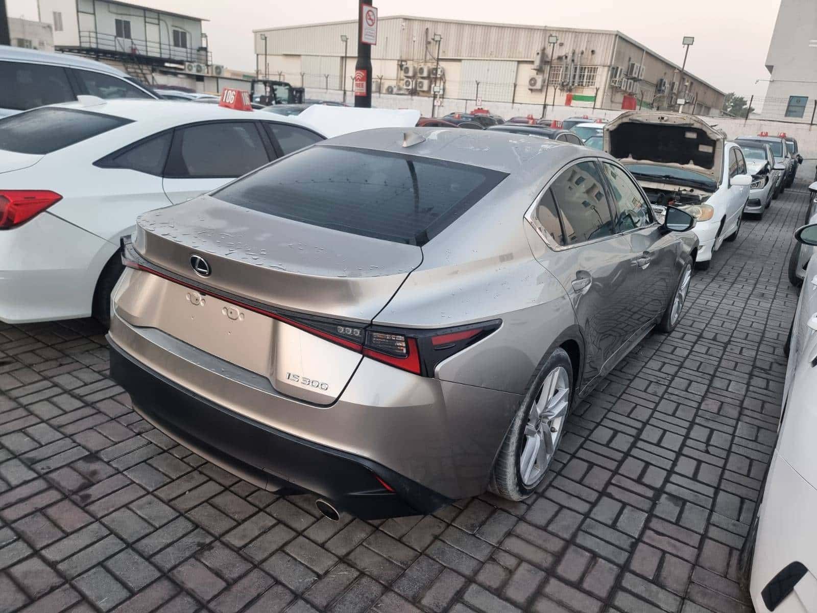 LEXUS IS 300 2022 thumbnail 4