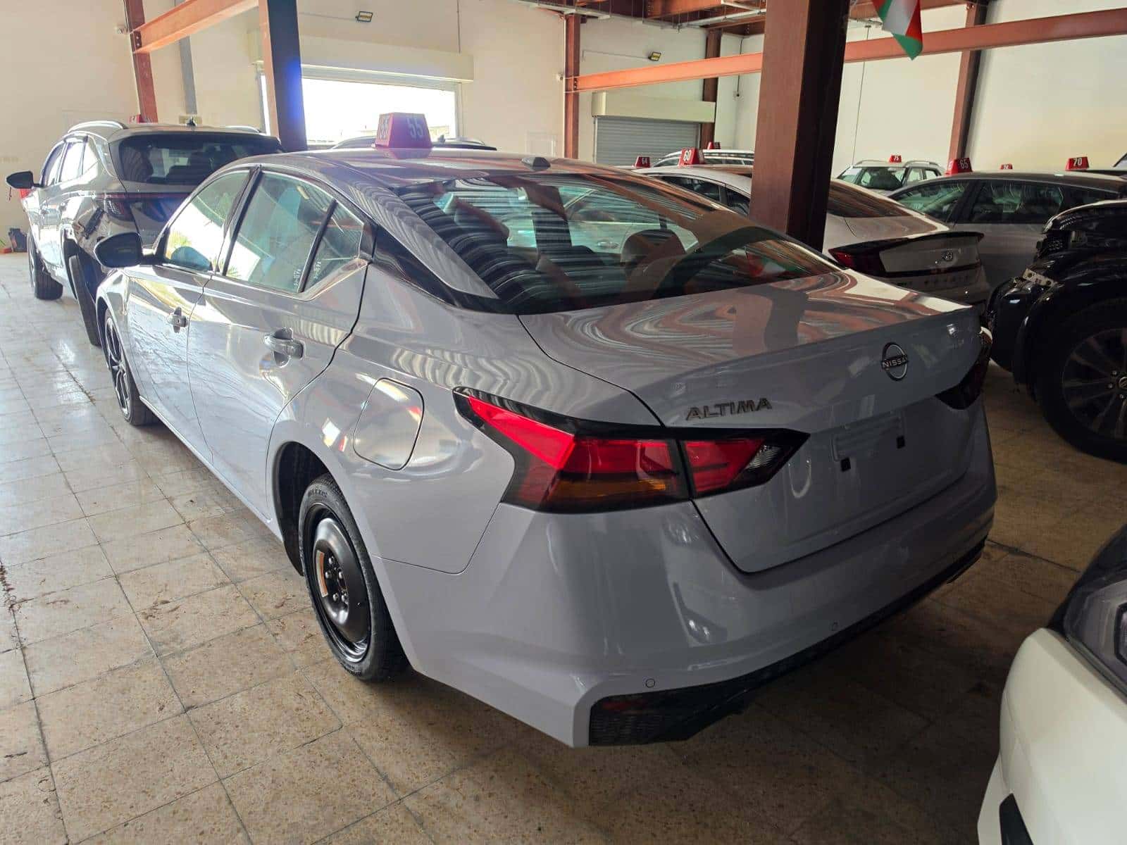 Nissan Altima 2023 thumbnail 7