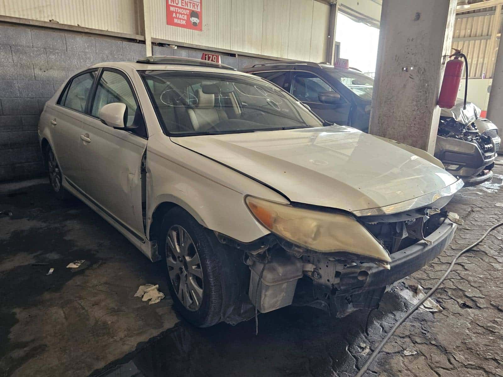 Toyota Avalon 2011 thumbnail 2