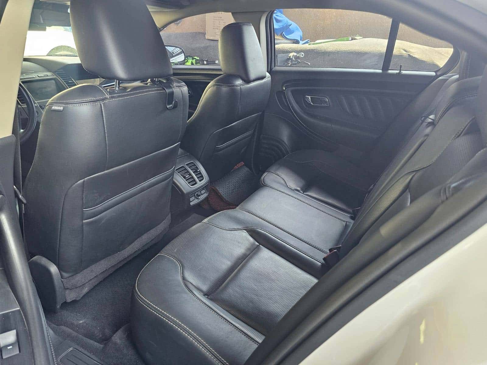 Ford Taurus 2011 thumbnail 6