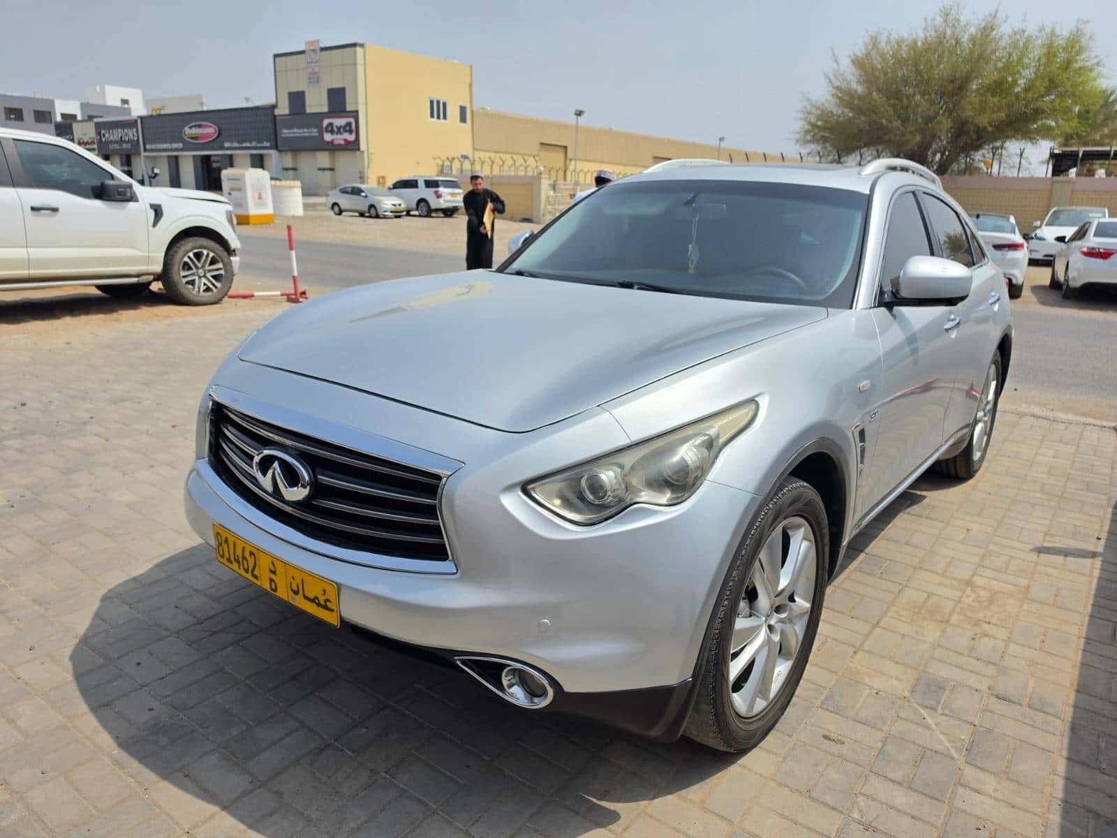 INFINITI QX70 2014 thumbnail 2