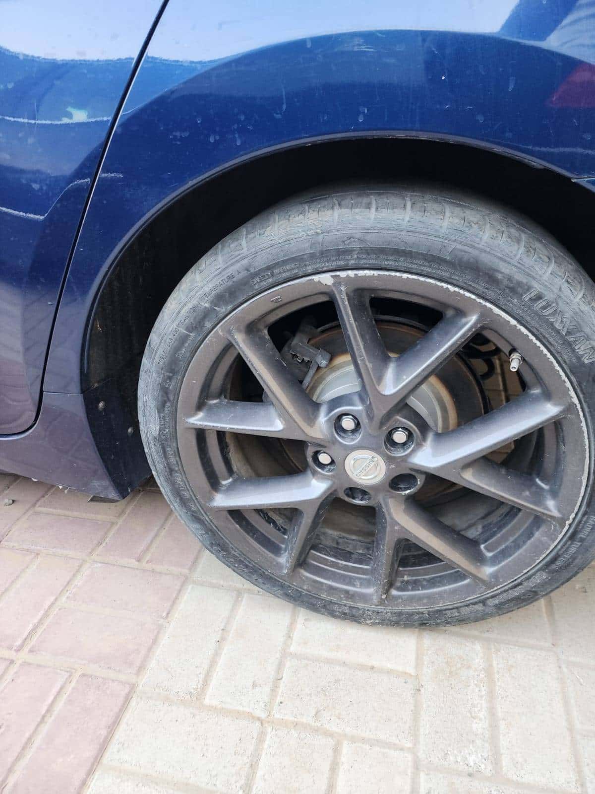 NISSAN MAXIMA - Exterior