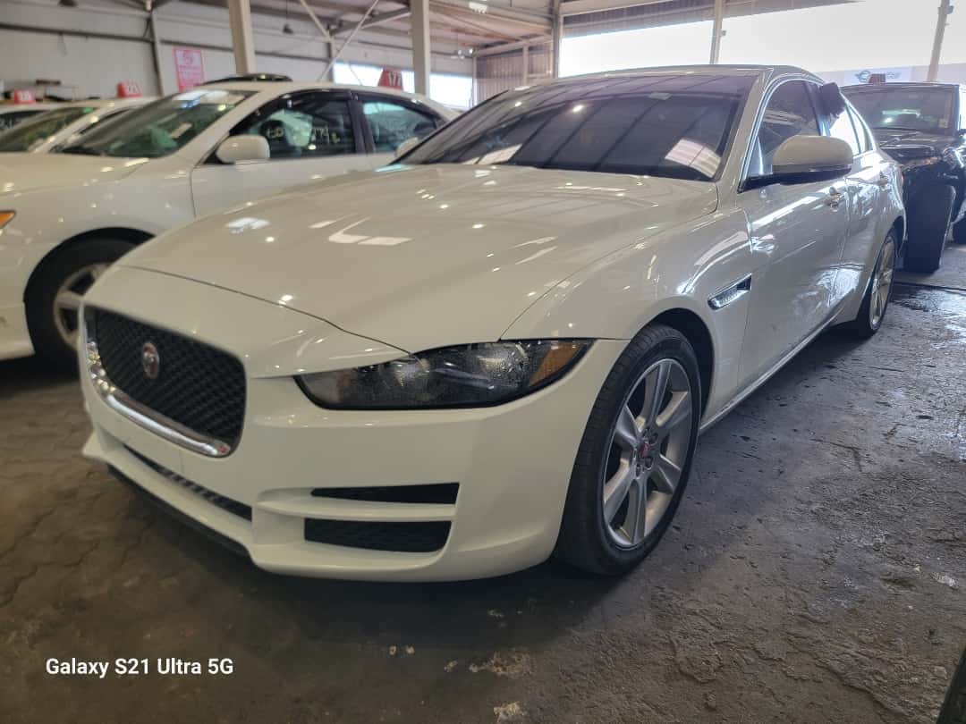 JAGUAR XF - Exterior