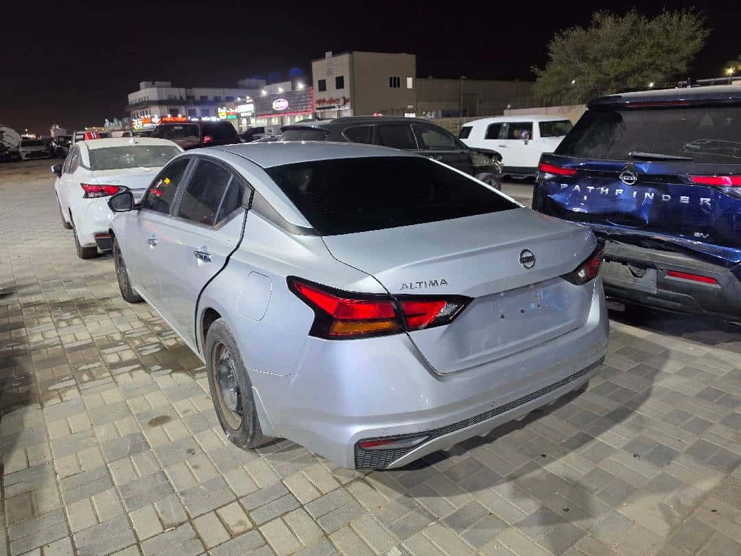 Nissan Altima 2021 thumbnail 1