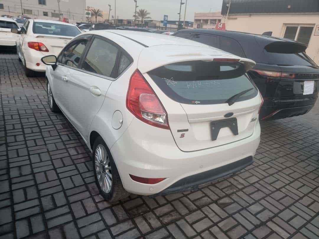 Ford Fiesta 2014 thumbnail 2